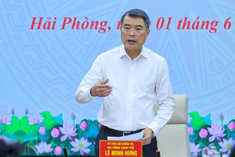 Về thực hiện mục tiêu tăng trưởng kinh tế năm 2026 từ 13-14% với Hải Phòng, Thủ tướng nêu rõ, cần tập trung triển khai quyết liệt, hiệu quả Nghị quyết 226 của Quốc hội thí điểm một số cơ chế, chính sách đặc thù phát triển thành phố Hải Phòng - Ảnh: VGP