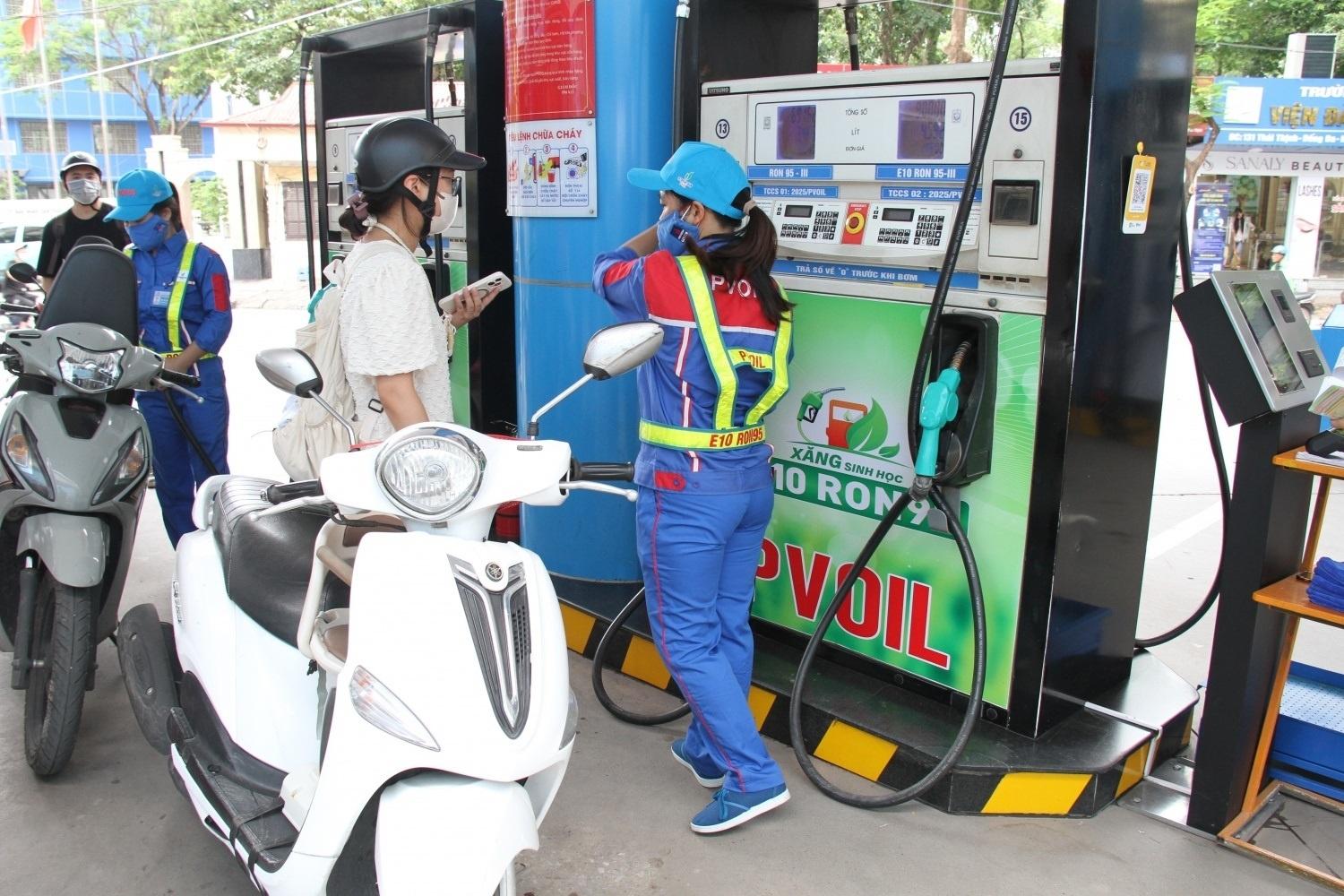 Petrolimex, PVOIL kiến nghị sớm hoàn thiện quy chuẩn và hỗ trợ hạ tầng cho xăng E10 Petrolimex, PVOIL kiến nghị sớm hoàn thiện quy chuẩn và hỗ trợ hạ tầng cho xăng E10