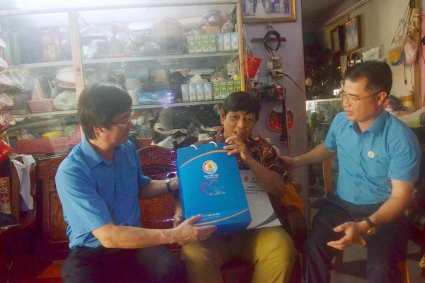 Công đoàn Petrovietnam thăm và trao “Những món quà từ Đại hội” đến người lao động khó khăn, mắc bệnh hiểm nghèo khu vực Bà Rịa - Vũng Tàu