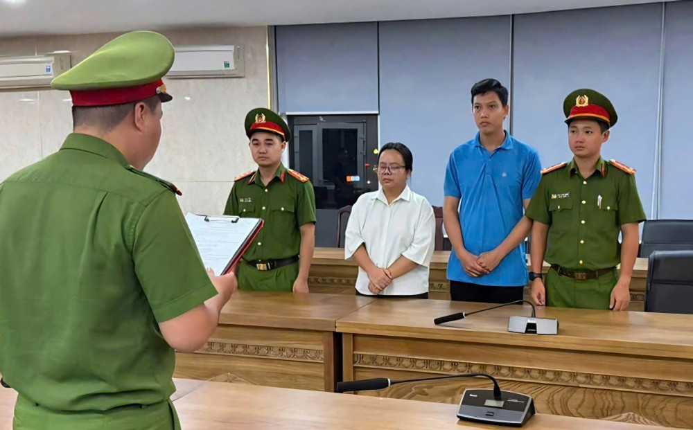 Các đối tượng tại cơ quan công an - Ảnh: Công an TP Đà Nẵng. 1000052520.jpg
