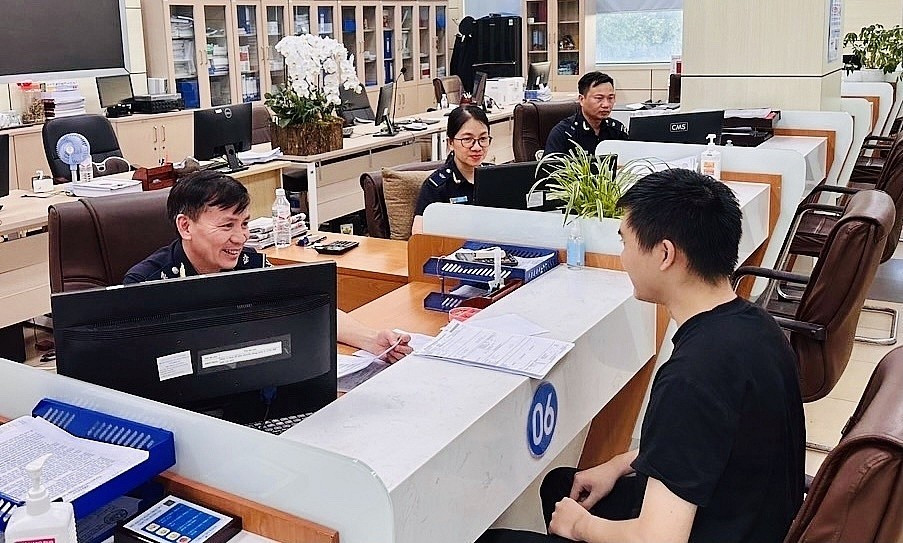 VCCI đề xuất gỡ rào cản bằng cấp, giảm tiền kiểm trong lĩnh vực hải quan. Ảnh minh họa/VLA hai-quan.jpg
