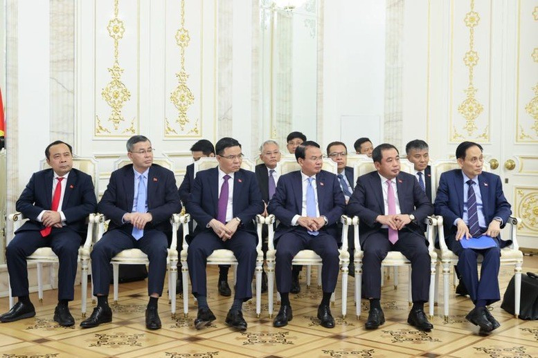 Đoàn đại biểu Việt Nam tham dự cuộc gặp với Người đứng đầu Cộng hòa Tatarstan - Ảnh: VGP Đoàn đại biểu Việt Nam tham dự cuộc gặp với Người đứng đầu Cộng hòa Tatarstan - Ảnh: VGP
