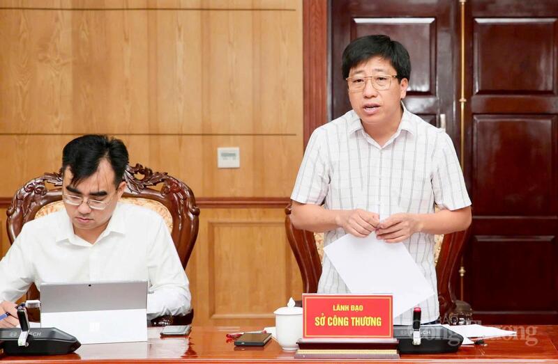 Giám đốc Sở Công Thương Lai Châu Vương Thế Mẫn phát biểu tại buổi họp