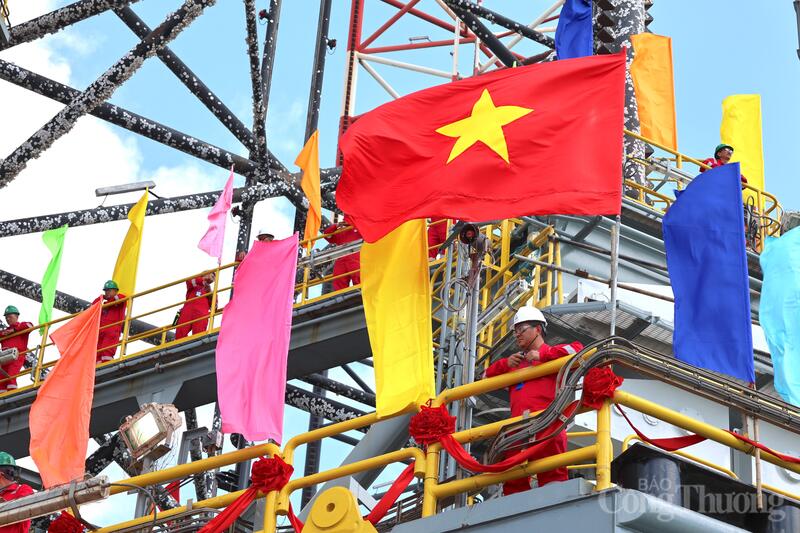 Hình ảnh trong buổi lễ đặt tên giàn khoan tự nâng đa năng PV DRILLING IX.