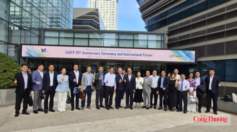 Đoàn công tác Việt Nam tại trụ sở Khu Kinh tế tự do Incheon (IFEZ), nơi hai bên trao đổi về quy hoạch tích hợp, thu hút đầu tư và phát triển hệ sinh thái công nghệ cao. Ảnh: Cục Xúc tiến thương mại