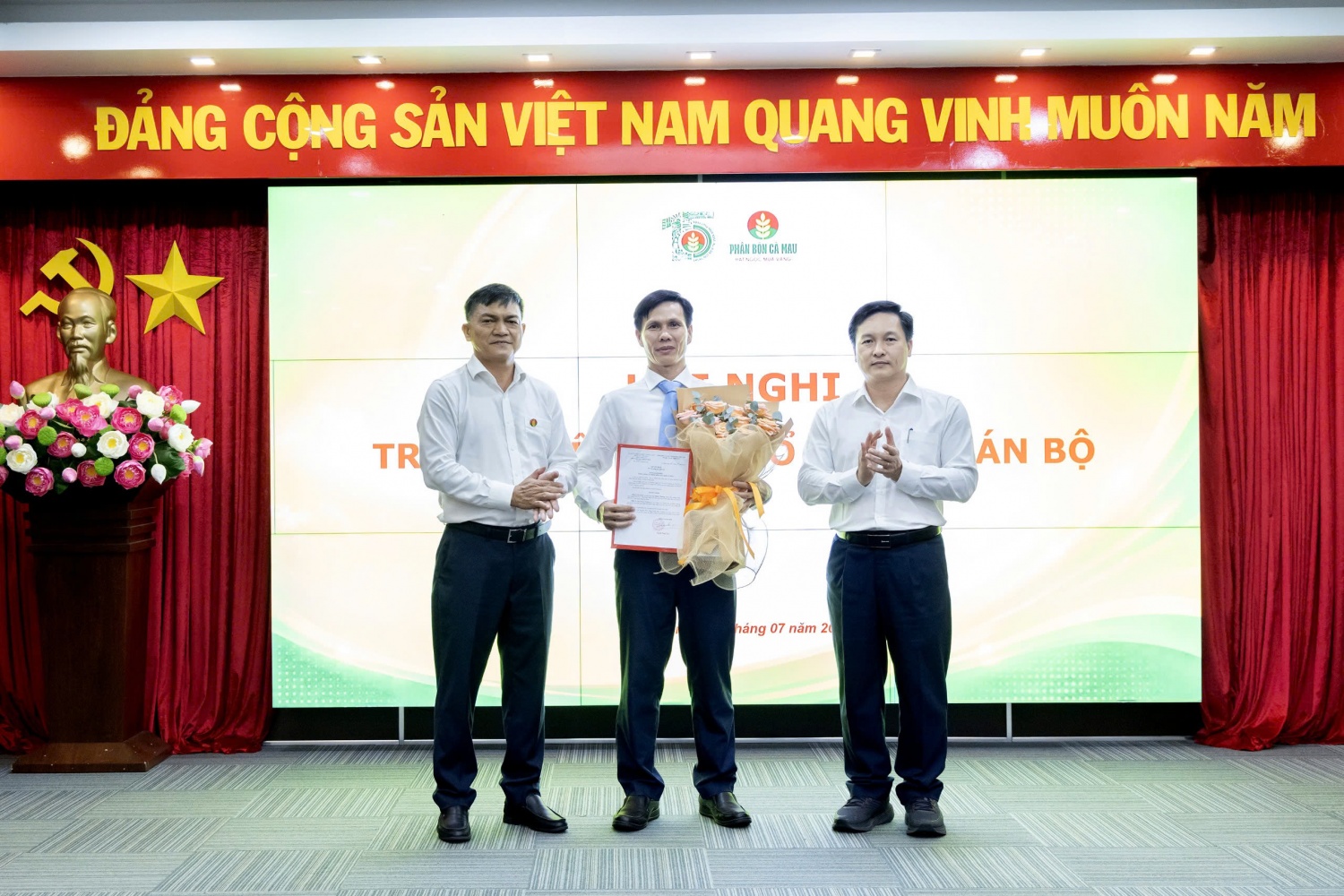 PVCFC bổ nhiệm Phó Tổng giám đốc và kiện toàn Ban lãnh đạo Nhà máy Đạm Cà Mau PVCFC bổ nhiệm Phó Tổng giám đốc và kiện toàn Ban lãnh đạo Nhà máy Đạm Cà Mau