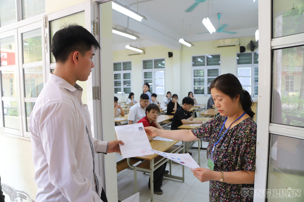Nhiều trường đại học yêu cầu thí sinh nộp bản gốc hoặc bản sao chứng chỉ ngoại ngữ quốc tế để đối chiếu, xác minh trước khi xét tuyển. clo_br_img-4598.jpg