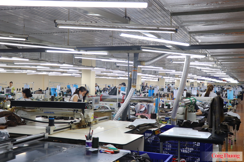 Không chỉ cắt giảm hóa đơn tiền điện, điện mặt trời mái nhà còn giúp nâng cao khả năng tự chủ năng lượng, góp phần bảo đảm vận hành an toàn, ổn định hệ thống điện.