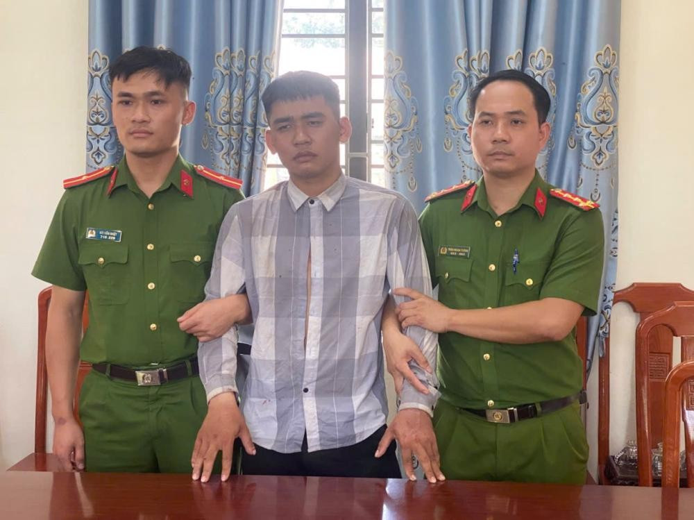 Đối tượng tại cơ quan công an. Ảnh: CACC 6a5ece12c35e2.jpg