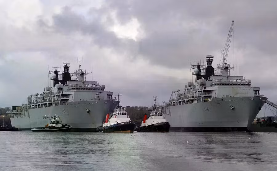 Tàu đổ bộ vận tải HMS Albion và HMS Bulwark. hms-albion-y-hms-bulwarkjpg.jpg