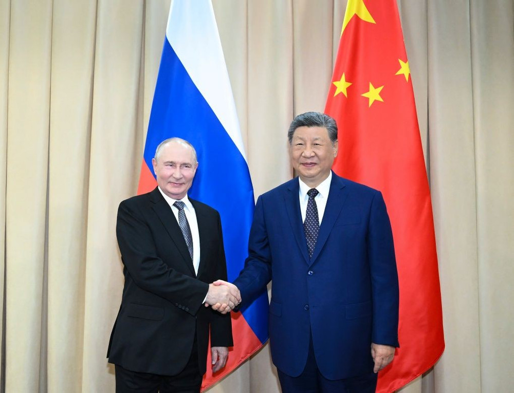 Chủ tịch Trung Quốc Tập Cận Bình gặp Tổng thống Nga Vladimir Putin bên lề Hội nghị thượng đỉnh Tổ chức Hợp tác Thượng Hải 2026 tại Bishkek, Kyrgyzstan, ngày 31 tháng 8 năm 2026. Ảnh: Tân Hoa Xã iidbh2lhsktaallp.jpg