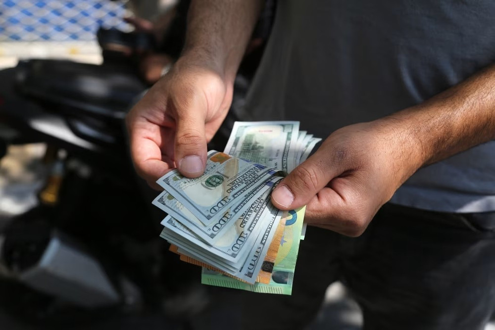Iran vẫn phụ thuộc vào đồng đô la Mỹ cho một số loại giao dịch quốc tế. Ảnh: Getty Images. im.jpg