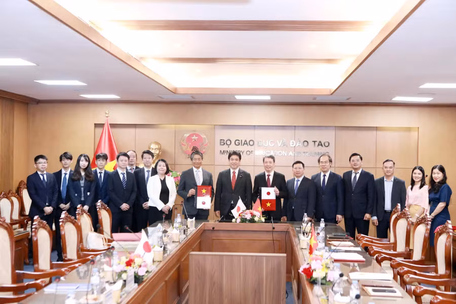 Các đại biểu chụp ảnh lưu niệm tại chương trình. h3-7313.jpg