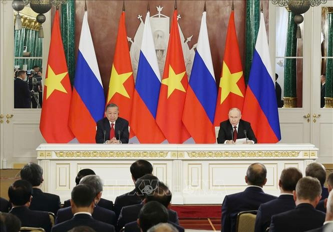Tổng Bí thư, Chủ tịch nước Tô Lâm và Tổng thống Nga Vladimir Putin họp báo chung. Ảnh: Thống Nhất/TTXVN
