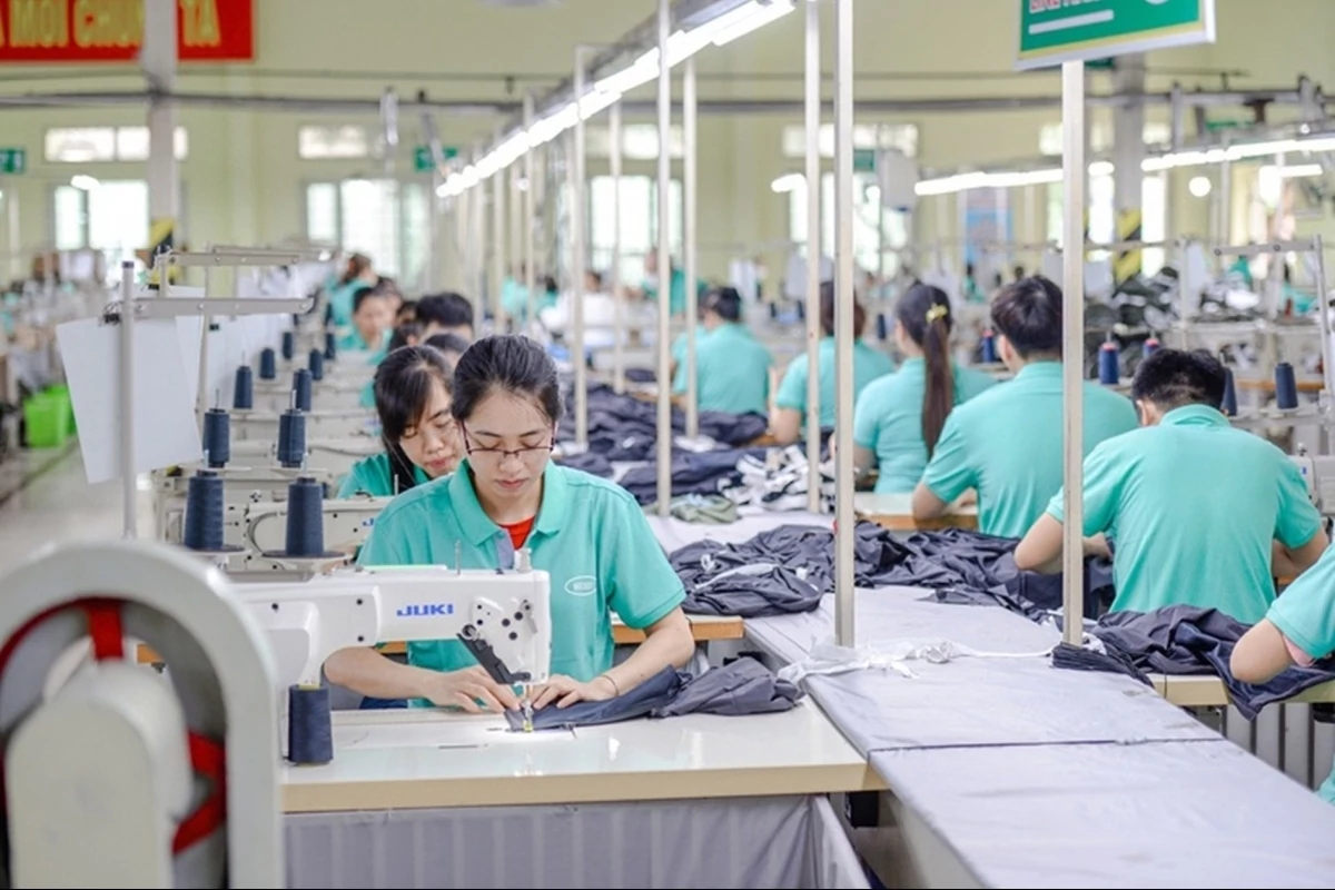 Ngành Dệt may: Tăng trưởng phân hóa, áp lực biên lợi nhuận gia tăng ngành Dệt may