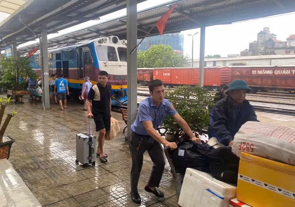 Ngừng chạy nhiều chuyến tàu đến ngày 19/9 do mưa lũ phức tạp. Ảnh: ĐSVN. duong-sat-2060.png