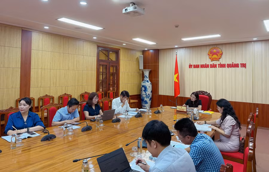 Điểm cầu Quảng Trị theo dõi chương trình trao đổi, đánh giá kết quả thực hiện nhiệm vụ giáo dục. 1790908416874-1561360415845601074-377329535620696229-3c0922af3e9d2912f4f1e4536fb62047.jpg