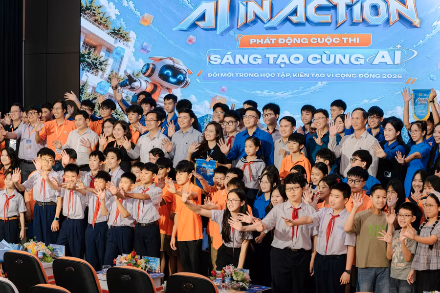 Ban chuyên môn Trường Đại học FPT phổ biến luật thi và tập huấn kiến thức nền tảng, giúp các đội định hướng phát triển ý tưởng. anh-1.jpg