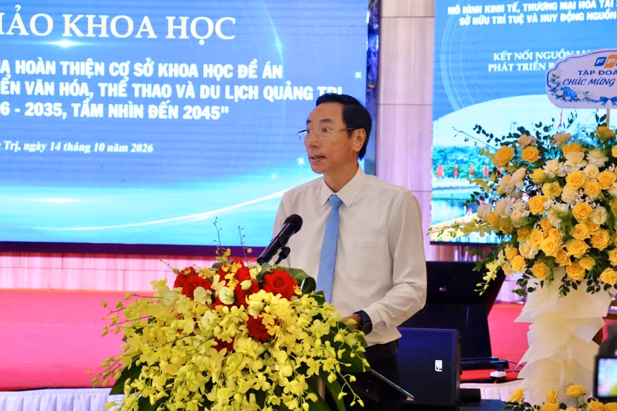 Ông Lê Minh Tuấn, Giám đốc Sở Văn hoá, Thể thao và Du lịch trình bày đề dẫn hội thảo. hoi-thao-3.jpg