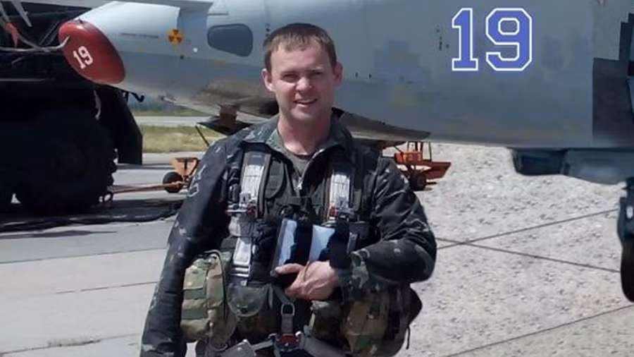 Phi công Zhybrov nhận danh hiệu Anh hùng Ukraine khi dùng Su-25 diệt đoàn xe Nga