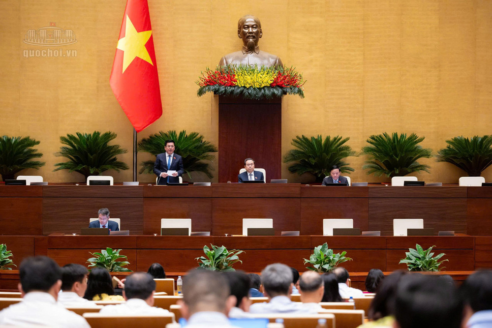 Đoàn chủ tọa tại phiên họp sáng 22/10. Ảnh QH. 51.jpg
