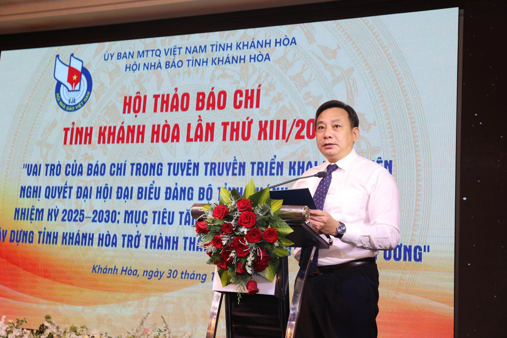 Nhà báo Phan Toàn Thắng, Chánh Văn phòng Hội Nhà báo Việt Nam phát biểu tại hội thảo. ẢNH: VĐ thang.jpg
